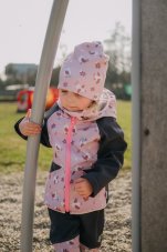 Softshellová bunda s náplety